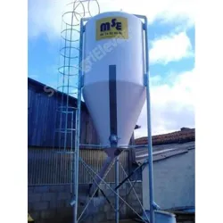 Boîtard cône déporté C6 sans trappe installé sur un silo MSE vu de face.