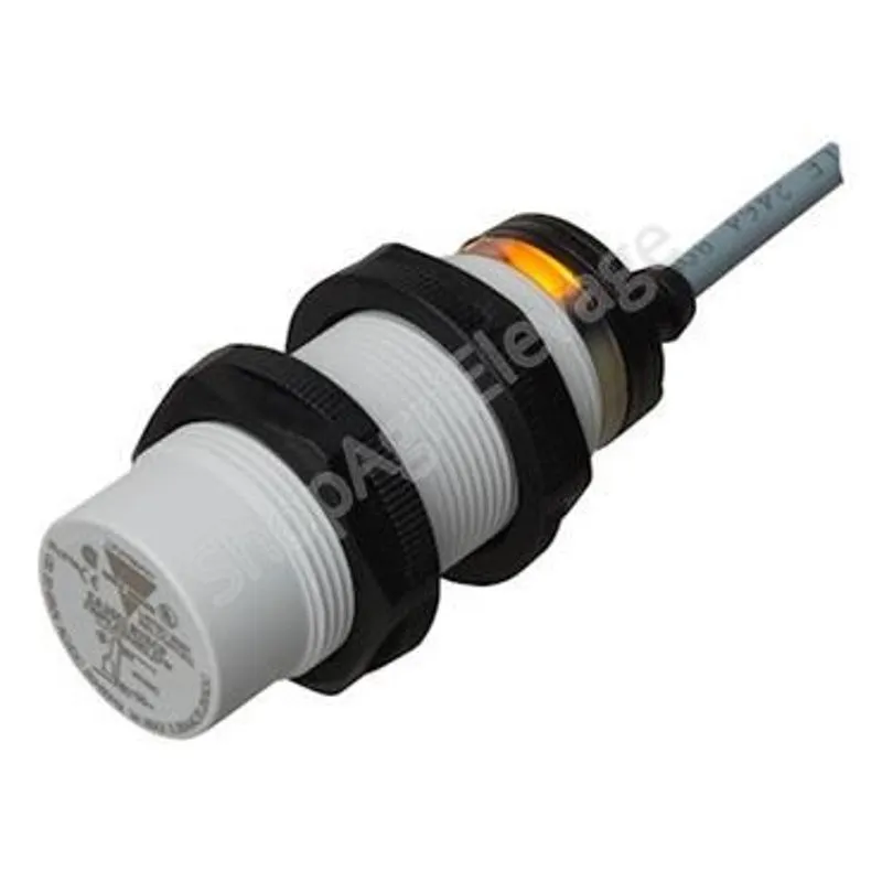 Le détecteur de proximité capacitif de type sensor 2 fils, vu de profil.