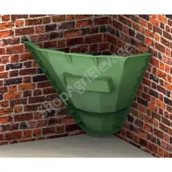Le râtelier d'angle en résine verte, vu de profil et installé sur un mur, de la marque La Gée.