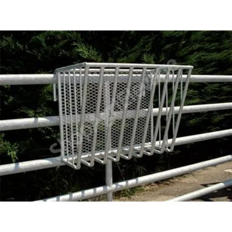 Ratelier sur barrière pour bovins : ratelier modulable vache
