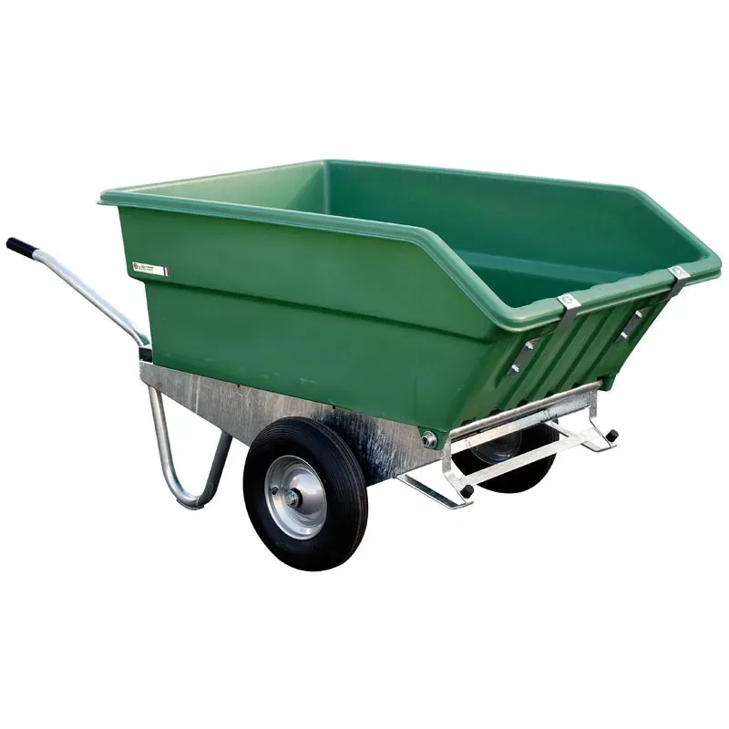 Brouette basculante à fumier de 450 L, de la marque La Gée et de couleur verte.