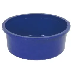Le mangeoire de 5L pour veaux de couleur bleu et vu de face de la marque Rico Suevia.